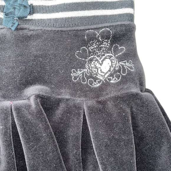 Girls 6 Children's Place Black Velour Pleated Skirt Silver Sparkle Hearts - Picture 2 of 3